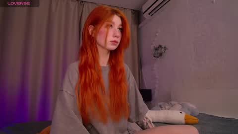 Snapshot of evaa_moonn_ chatting on 01-19-25, 04:01 Eva online show from 01-19-25, 04:01