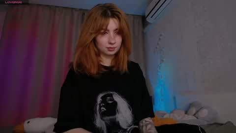 Snapshot of evaa_moonn_ chatting on 05-19-26, 01:56 Eva online show from 05-19-26, 01:56
