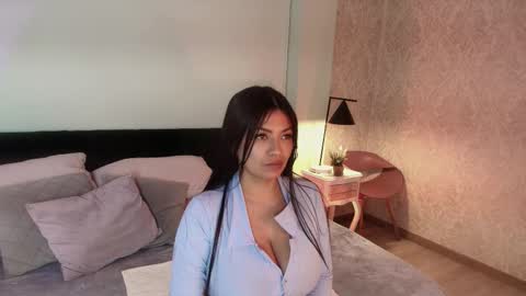 Snapshot of evaa_stevens chatting on 10-07-25, 12:46 julieth online show from 10-07-25, 12:46