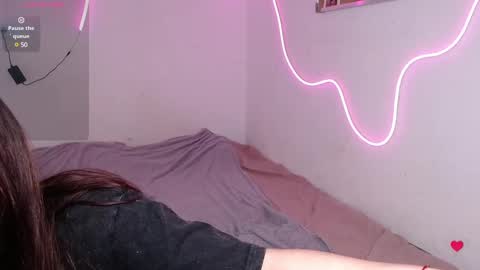 Snapshot of evaandtommi chatting on 12-23-24, 10:32 eva and tommie online show from 12-23-24, 10:32