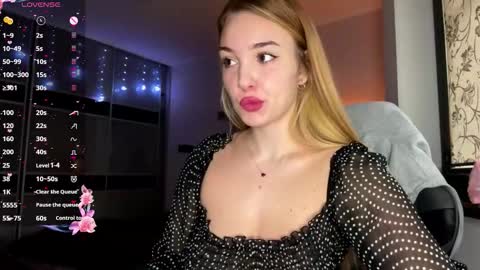 evacarter1 online show from 11-11-25, 10:04