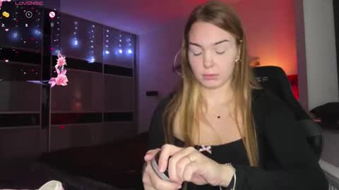 evacarter1 online show from 11-16-25, 12:33