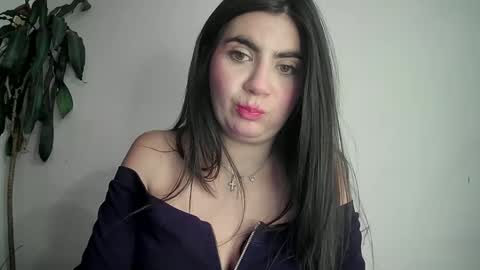 Snapshot of evacollins12 chatting on 01-29-25, 01:48 evacollins12 online show from 01-29-25, 01:48