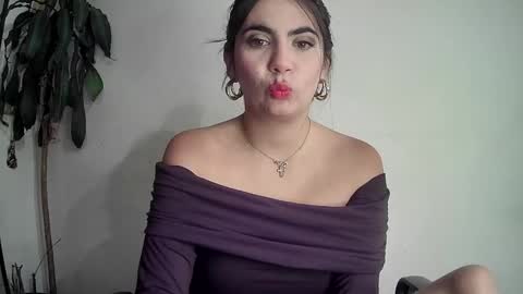 Snapshot of evacollins12 chatting on 02-09-25, 03:22 evacollins12 online show from 02-09-25, 03:22