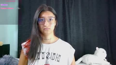 Snapshot of evah_lee chatting on 09-14-25, 02:00 Evah Lee online show from 09-14-25, 02:00