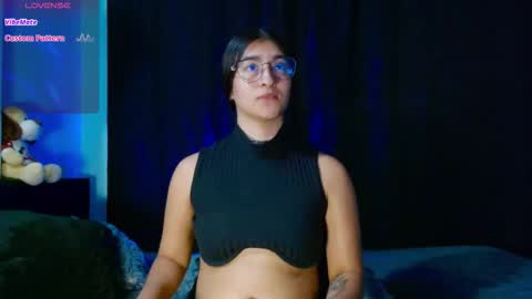 Snapshot of evah_lee chatting on 10-17-25, 04:48 Evah Lee online show from 10-17-25, 04:48