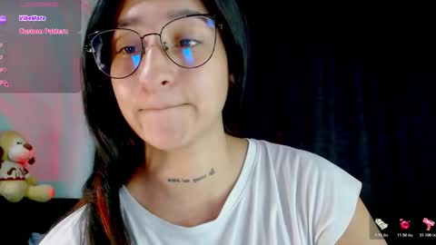 Snapshot of evah_lee chatting on 10-23-25, 01:38 Evah Lee online show from 10-23-25, 01:38