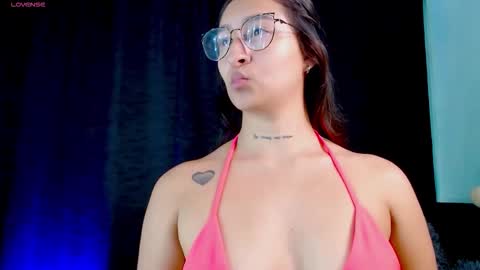 Snapshot of evah_lee chatting on 11-05-25, 02:00 Evah Lee online show from 11-05-25, 02:00