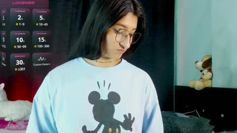 Snapshot of evah_lee chatting on 12-22-25, 04:09 Evah Lee online show from 12-22-25, 04:09