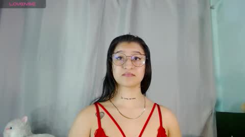 Snapshot of evah_lee chatting on 02-12-26, 01:55 Evah Lee online show from 02-12-26, 01:55