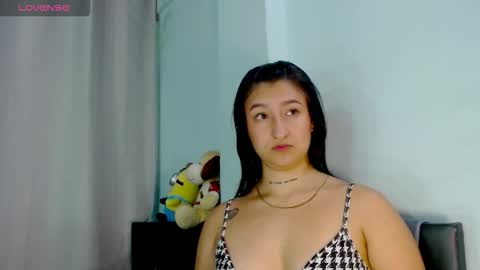 Snapshot of evah_lee chatting on 03-03-26, 01:23 Evah Lee online show from 03-03-26, 01:23