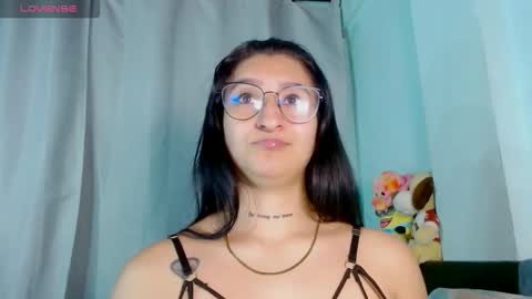 Snapshot of evah_lee chatting on 03-10-26, 01:10 Evah Lee online show from 03-10-26, 01:10