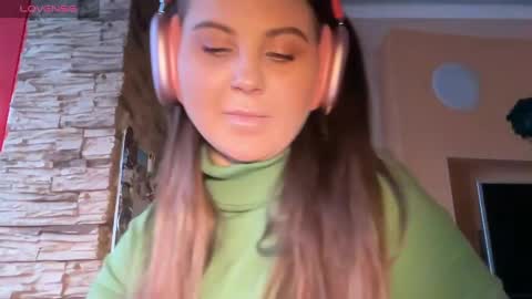 Snapshot of evahazardd chatting on 02-15-25, 07:06 EvaHazard online show from 02-15-25, 07:06