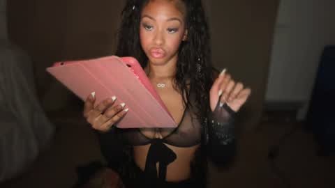 Snapshot of evajonez chatting on 06-25-26, 07:57 Eva online show from 06-25-26, 07:57