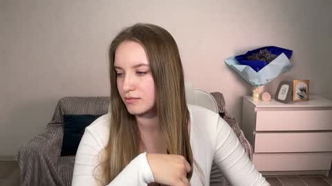 Snapshot of evajuly chatting on 09-14-25, 06:18 Eva online show from 09-14-25, 06:18