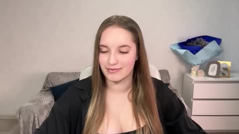 Snapshot of evajuly chatting on 09-24-25, 01:14 Eva online show from 09-24-25, 01:14