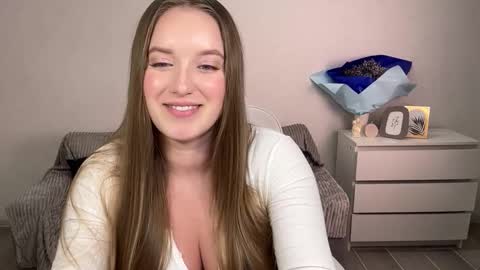 Snapshot of evajuly chatting on 10-08-25, 08:17 Eva online show from 10-08-25, 08:17