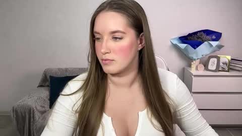 Snapshot of evajuly chatting on 11-08-25, 07:56 Eva online show from 11-08-25, 07:56