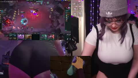 Snapshot of evamilaa chatting on 11-06-25, 12:50 Eva online show from 11-06-25, 12:50