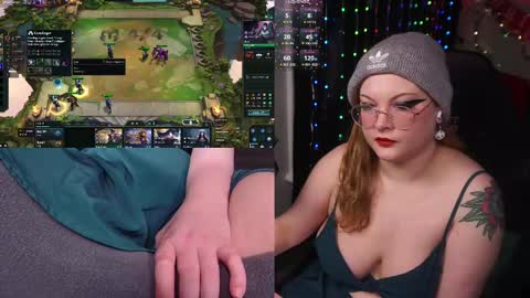 Snapshot of evamilaa chatting on 11-21-25, 12:59 Eva online show from 11-21-25, 12:59