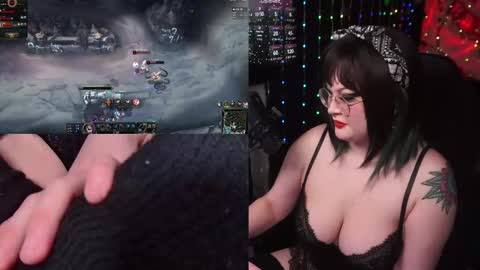 Snapshot of evamilaa chatting on 11-22-25, 02:43 Eva online show from 11-22-25, 02:43