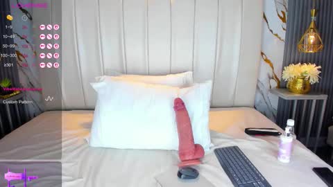 Snapshot of evamillins chatting on 12-14-25, 04:40 evamillins online show from 12-14-25, 04:40