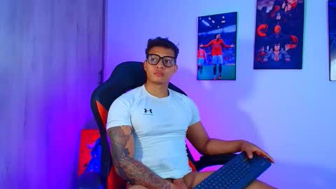 Snapshot of evan_greey chatting on 10-15-25, 06:46 EVAN GREY online show from 10-15-25, 06:46