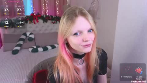 Snapshot of evangel1ne chatting on 01-10-25, 08:07 evangel1ne online show from 01-10-25, 08:07