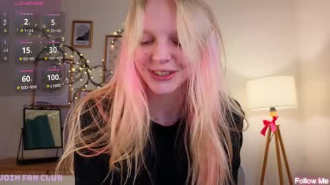 Snapshot of evangel1ne chatting on 01-23-25, 09:18 evangel1ne online show from 01-23-25, 09:18