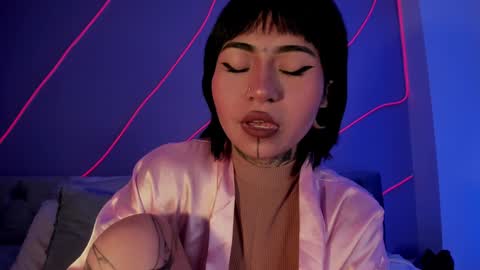 Snapshot of evangeline_bell chatting on 12-23-24, 03:12 Eva online show from 12-23-24, 03:12