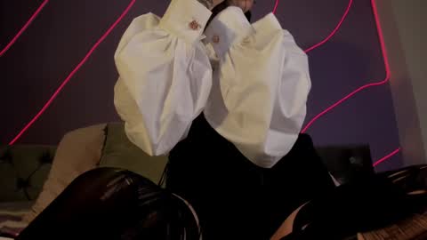 Snapshot of evangeline_bell chatting on 12-24-24, 11:38 Eva online show from 12-24-24, 11:38