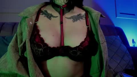 Snapshot of evangeline_bell chatting on 02-14-25, 12:14 Eva online show from 02-14-25, 12:14