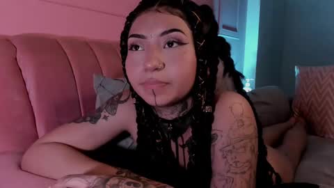 Snapshot of evangeline_bell chatting on 03-01-25, 03:05 Eva online show from 03-01-25, 03:05