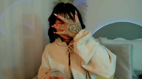 Snapshot of evangeline_bell chatting on 10-08-25, 12:25 Eva online show from 10-08-25, 12:25