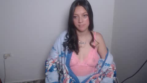 Snapshot of evangeline_petite chatting on 05-29-26, 10:19 eva online show from 05-29-26, 10:19