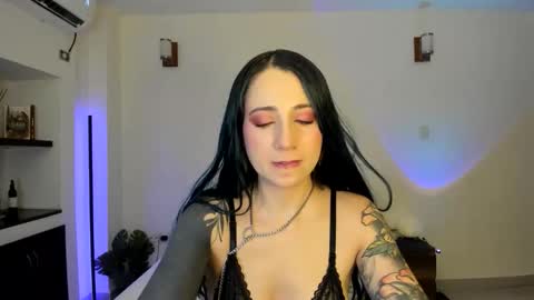 Snapshot of evangelinelovee chatting on 05-22-26, 11:43 Evangeline online show from 05-22-26, 11:43