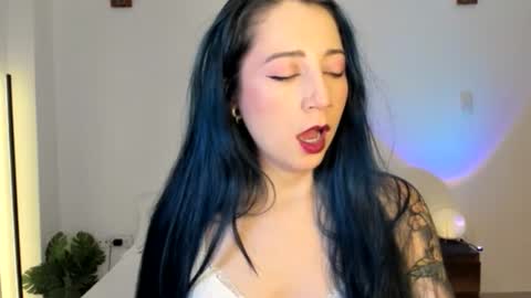 Snapshot of evangelinelovee chatting on 06-25-26, 03:16 Evangeline online show from 06-25-26, 03:16