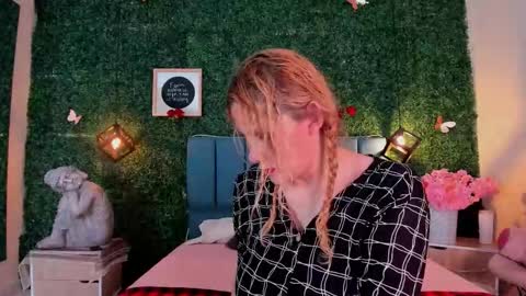  Evangelyne  online show from 03-12-26, 07:20