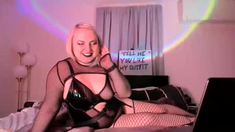 Snapshot of evanharlowe chatting on 01-17-26, 04:17 Evan Harlowe online show from 01-17-26, 04:17