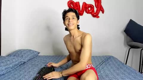 Snapshot of evans_collins24 chatting on 11-30-25, 12:14 Evans collins24 online show from 11-30-25, 12:14