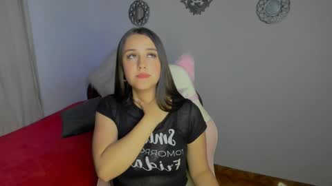 Snapshot of evans_hailey_15 chatting on 02-15-25, 04:25 hailey online show from 02-15-25, 04:25