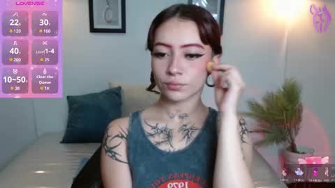 Snapshot of evanss_lx chatting on 11-10-25, 07:02 Evanssa lx online show from 11-10-25, 07:02