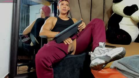 Snapshot of evansstorm01 chatting on 02-05-25, 12:17 online show from 02-05-25, 12:17