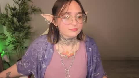 Snapshot of evathewitcher chatting on 06-10-26, 01:17 EvaTheWitcher online show from 06-10-26, 01:17