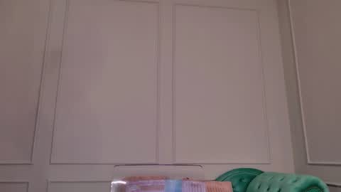 Snapshot of evathornxx chatting on 06-15-26, 05:42 Eva online show from 06-15-26, 05:42