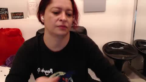 Eva Twiss online show from 05-17-26, 06:37
