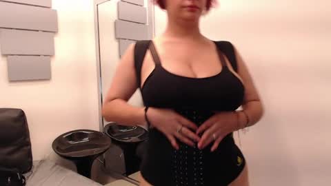 Eva Twiss online show from 05-18-26, 01:28