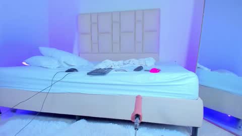 Eva Queen online show from 11-14-25, 03:16