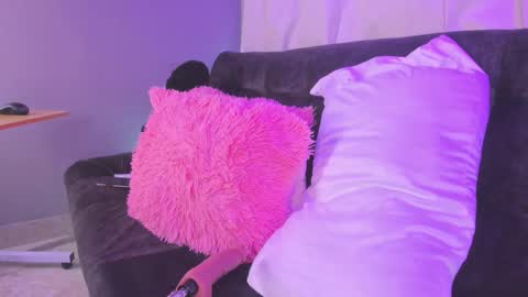 Eva Queen online show from 12-17-25, 09:04