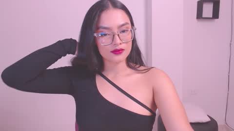 Snapshot of eve_rox18 chatting on 11-08-25, 12:00 Eve Rox18 online show from 11-08-25, 12:00